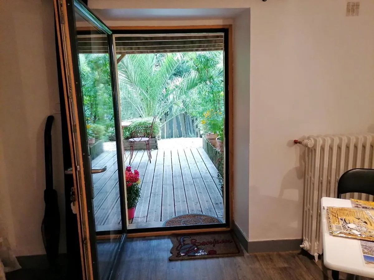 Guest House Dans Jardin Exotique Proche D'Une Voie Verte مورلیکس 0*,  فرنسا